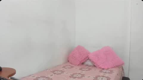 Snapshot of rosario_19 chatting on 09.20.25 Rosario Cruz online show from 09.20.25