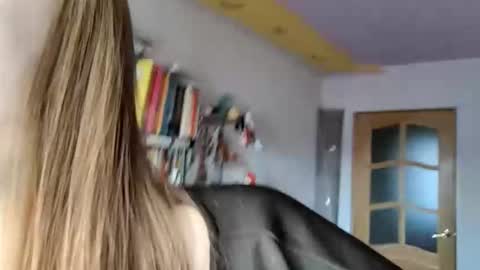 Snapshot of roseannehensle chatting on 12.02.25 Sophie online show from 12.02.25