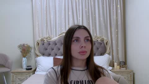 Snapshot of rosehubbard chatting on 01.15.25 Rose Hubbard online show from 01.15.25