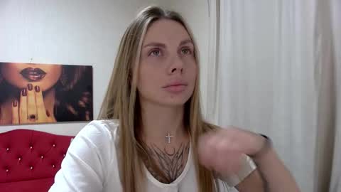 Snapshot of rosehubbard chatting on 09.19.25 Rose Hubbard online show from 09.19.25