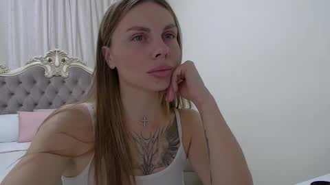 Snapshot of rosehubbard chatting on 09.30.25 Rose Hubbard online show from 09.30.25