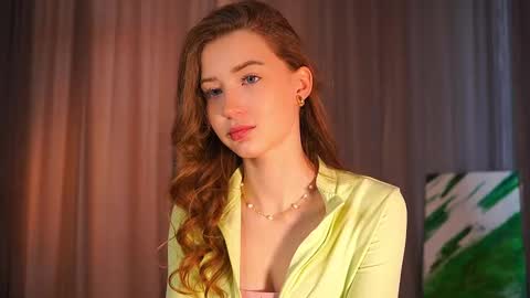 Snapshot of rosellegaeta chatting on 10.08.25 Elsa online show from 10.08.25