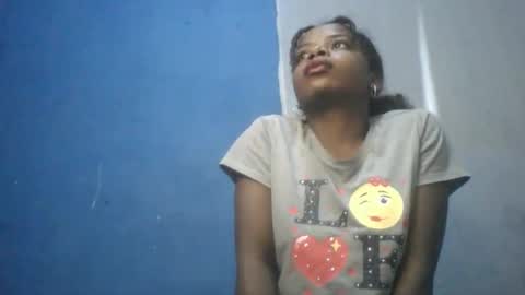 Snapshot of roseyaa chatting on 09.25.25 Roseyaa online show from 09.25.25