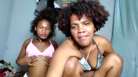 Snapshot of rosia22 chatting on 09.21.25 rosia22 online show from 09.21.25