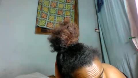 Snapshot of rosia22 chatting on 09.29.25 rosia22 online show from 09.29.25