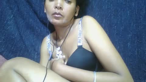 Snapshot of rosia685234 chatting on 02.18.25 rosia685234 online show from 02.18.25