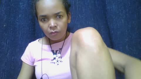 Snapshot of rosia685234 chatting on 02.21.25 rosia685234 online show from 02.21.25