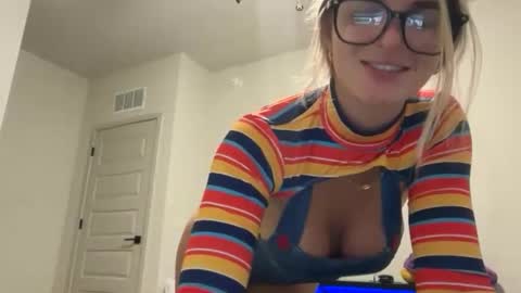 Snapshot of rosiecheeksxoxo chatting on 10.22.25 Rosie online show from 10.22.25