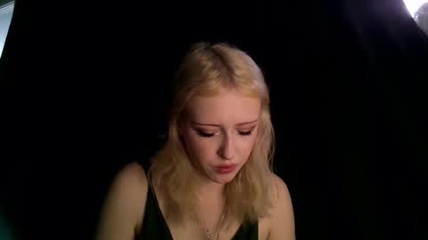 Snapshot of rosy_petal chatting on 10.13.25 rosy_petal online show from 10.13.25