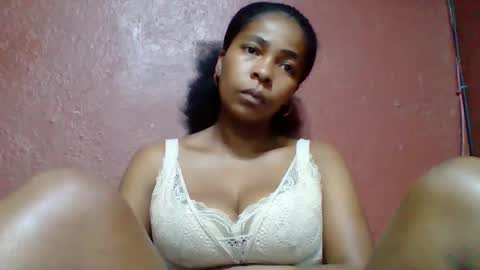Snapshot of rovaelyah chatting on 10.20.25 rovaelyah online show from 10.20.25
