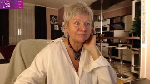 Snapshot of roxana_brooks chatting on 12.17.24 Roxana online show from 12.17.24
