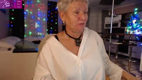 Snapshot of roxana_brooks chatting on 01.01.25 Roxana online show from 01.01.25