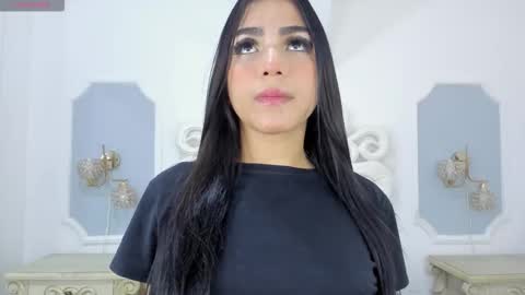 Snapshot of roxana_scott1 chatting on 10.14.25 roxana_scott1 online show from 10.14.25