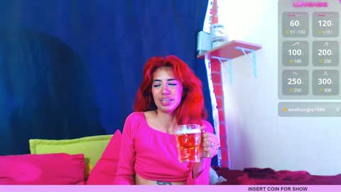 Snapshot of roxanbunny chatting on 01.01.25 roxxy online show from 01.01.25