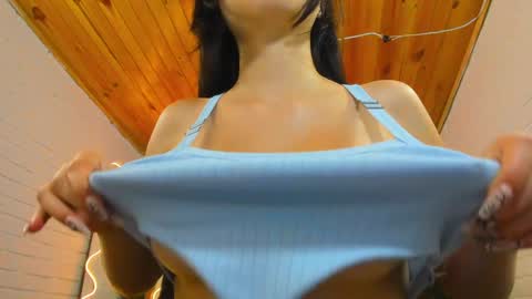 Snapshot of roxanne_tay chatting on 01.06.25 roxanne_tay online show from 01.06.25
