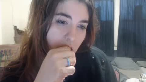 Snapshot of roxanneroulette chatting on 03.09.25 Silver online show from 03.09.25