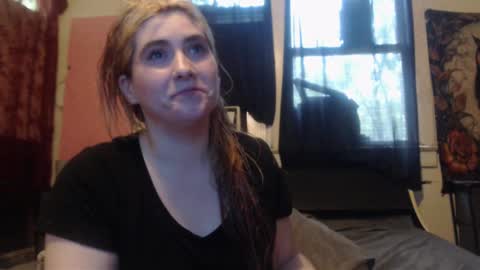 Snapshot of roxanneroulette chatting on 09.15.25 Silver online show from 09.15.25