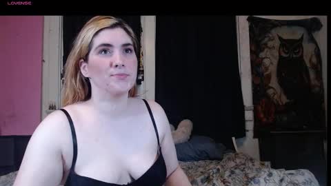 Snapshot of roxanneroulette chatting on 10.17.25 Silver online show from 10.17.25