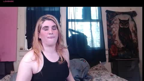 Snapshot of roxanneroulette chatting on 10.17.25 Silver online show from 10.17.25