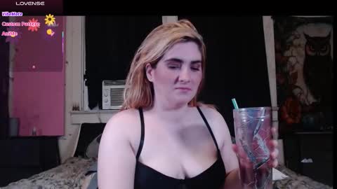 Snapshot of roxanneroulette chatting on 10.19.25 Silver online show from 10.19.25