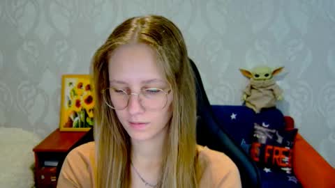 roxie_shy online show from 09.11.25