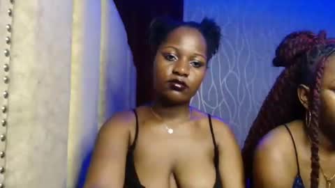 Snapshot of roxy_heather chatting on 11.02.25 Roxy online show from 11.02.25