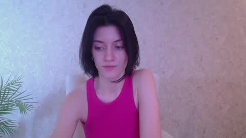 Snapshot of roxy_riot_ chatting on 03.04.25 roxy_riot_ online show from 03.04.25