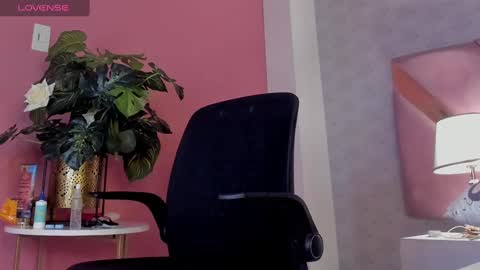 Snapshot of roxyreignn chatting on 09.28.25 RoxyReignn online show from 09.28.25