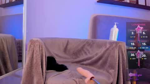 AnikaIm so hot that Ive already burned myself do you want me to set you on fire too  online show from 02.22.25