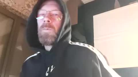 Snapshot of ruan8080 chatting on 12.31.24 petit cochon online show from 12.31.24