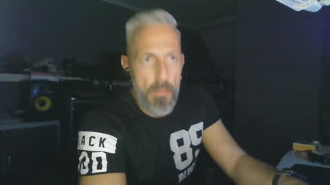 Snapshot of ruffi77 chatting on 12.29.24 Chico que rico Caliente online show from 12.29.24