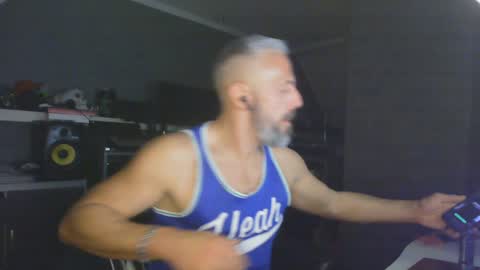 Snapshot of ruffi77 chatting on 12.29.24 Chico que rico Caliente online show from 12.29.24