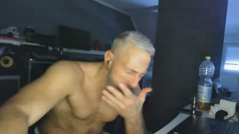 Snapshot of ruffi77 chatting on 01.10.25 Chico que rico Caliente online show from 01.10.25