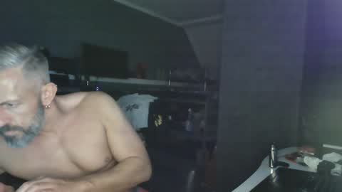 Snapshot of ruffi77 chatting on 01.16.25 Chico que rico Caliente online show from 01.16.25