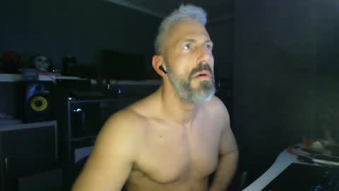 Snapshot of ruffi77 chatting on 03.05.25 Chico que rico Caliente online show from 03.05.25