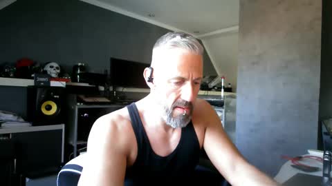 Snapshot of ruffi77 chatting on 03.08.25 Chico que rico Caliente online show from 03.08.25