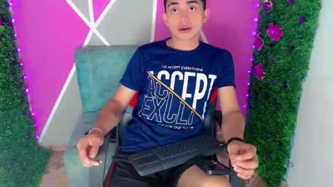 Snapshot of ruiz2416 chatting on 10.17.25 ruiz2416 online show from 10.17.25