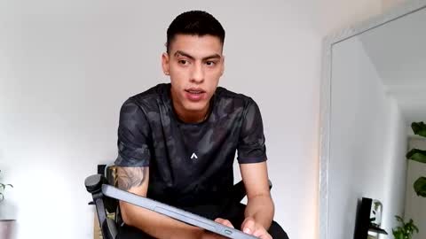 Snapshot of russell_adams_ chatting on 10.12.25 R U S S E L L online show from 10.12.25