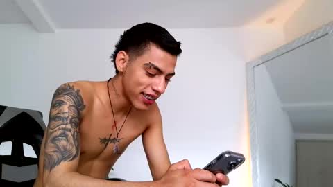 Snapshot of russell_adams_ chatting on 10.22.25 R U S S E L L online show from 10.22.25