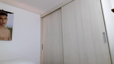 Snapshot of russell_adams_ chatting on 11.05.25 R U S S E L L online show from 11.05.25