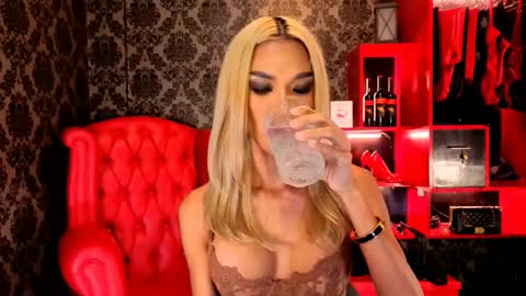 Snapshot of ruthrocero chatting on 11.23.25 Ruth Evangelista online show from 11.23.25