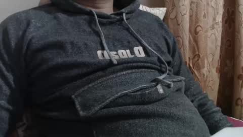 Snapshot of ryans31 chatting on 01.05.25 Sexy Boy Toy online show from 01.05.25
