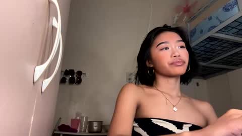 Snapshot of ryza_sweet chatting on 01.11.25 ryza_sweet online show from 01.11.25