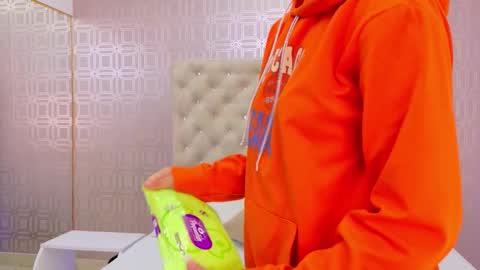 Saara Brown online show from 11.09.25