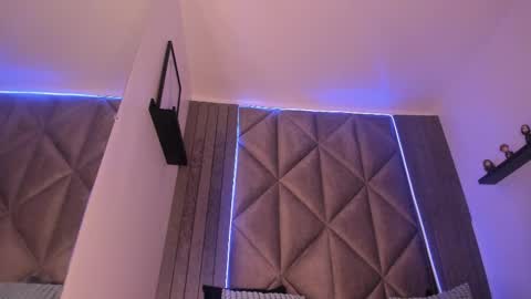 Snapshot of sabrinaspell_ chatting on 09.19.25 S A B R I N A online show from 09.19.25