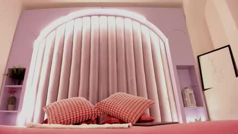 Snapshot of sabrinaspell_ chatting on 11.24.25 S A B R I N A online show from 11.24.25