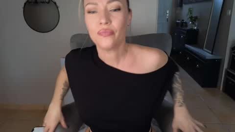 sacha__xx online show from 02.19.25