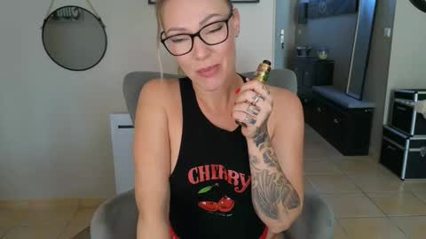 sacha__xx online show from 10.16.25