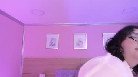 Snapshot of sachi_meow chatting on 02.06.25 Ig online show from 02.06.25