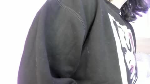 Snapshot of sachi_meow chatting on 02.12.25 Ig online show from 02.12.25